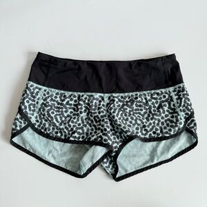 Lululemon Run Times Short *4-way Stretch Blue/Blk size 6